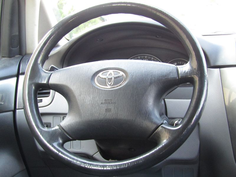 Toyota Avensis Verso (2003) 2.0 D-4D 85kW BEZ KOROZE A DPF - fotka 24 z 30