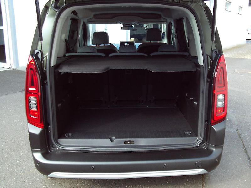 Citroën Berlingo (2026) MAX Diesel 130k Manual - fotka 6 z 17