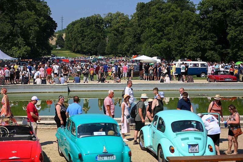 Legendární akce Veteranfest přilákal v letošní ročníku do Slavkova u Brna rekordní počet návštěvníků i vystavovatelů.