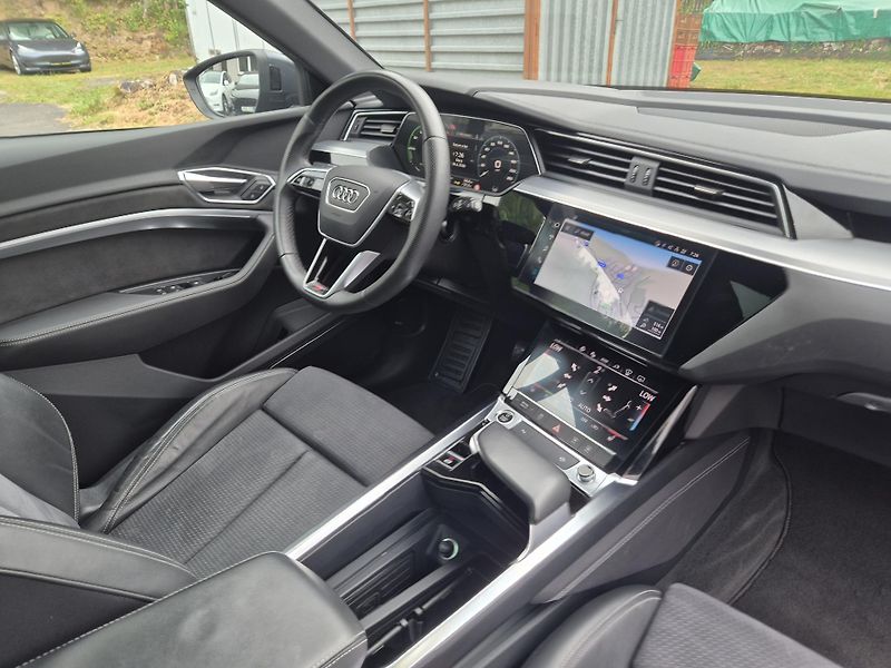 Audi e-tron 55 QUATTRO 300kw 21ALU - fotka 39 z 48
