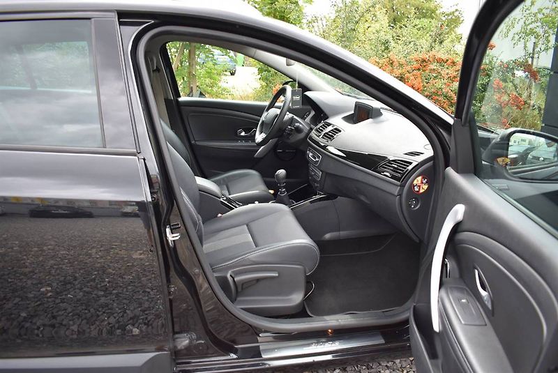 Renault Mégane 1,9 DCi BOSE,96KW,NAVI,PĚKNÝ - fotka 15 z 19