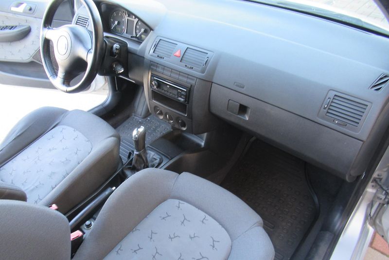 Škoda Fabia 1.9 SDi KLIMA TEMPOMAT - fotka 11 z 19