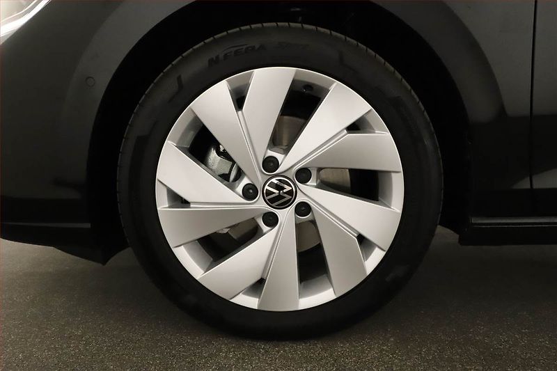 Volkswagen Golf (2026) 1.5 TSI - fotka 20 z 20