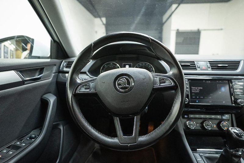 Škoda Superb 1.6 TDI 88 kW - fotka 10 z 25