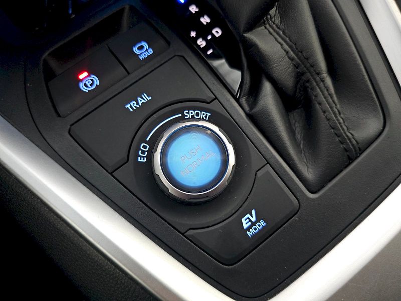 Toyota RAV4 (2021) 2.5HEV 4x4 222k JBL BLACK EDIT - fotka 24 z 34