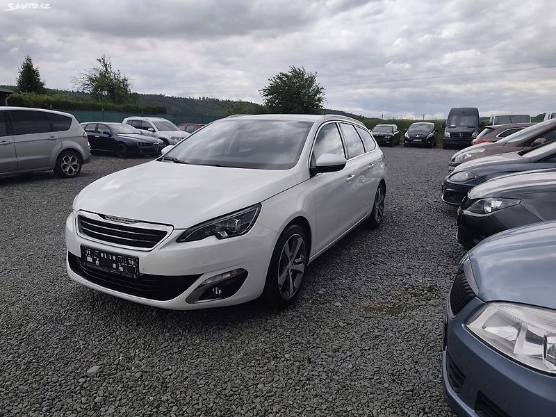 Peugeot 308 (2015) - fotka 1 z 40
