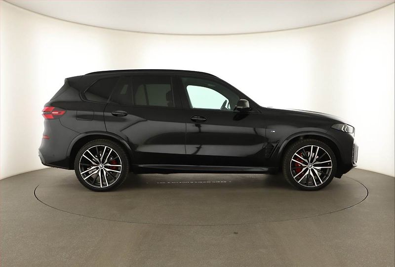 BMW X5 (2024) xDrive40d - fotka 6 z 21