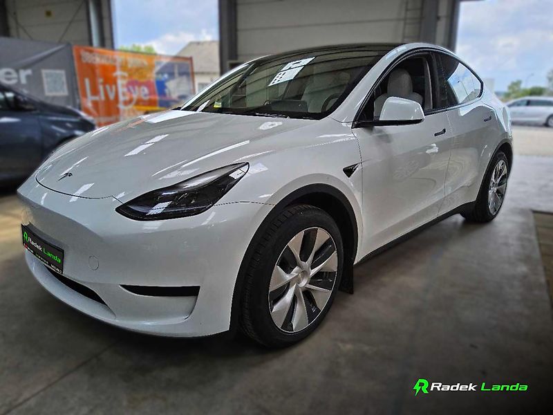 Tesla Model Y (2023) Standard Range RWD, LFP - fotka 3 z 8