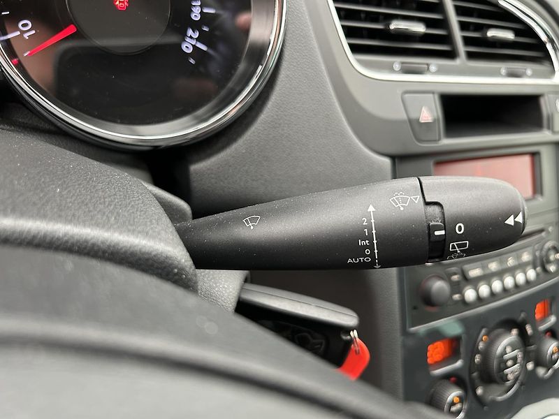 Peugeot 5008 1.6 HDI Allure - fotka 10 z 21