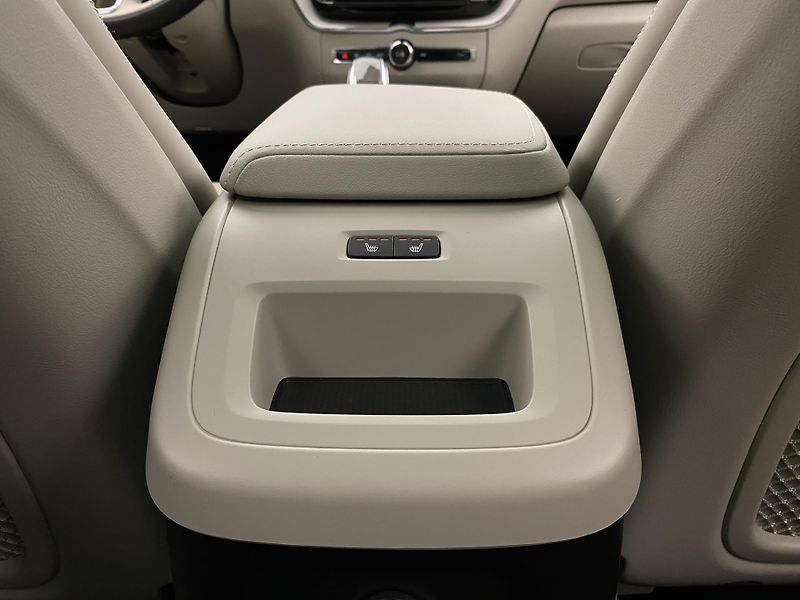 Volvo XC60 T8 AWD RECHARGE DARK ULTRA CZ - fotka 34 z 67
