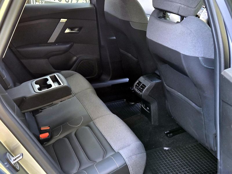 Citroën C4 X T Shine 96kW AT8 SERV.KN*      - fotka 17 z 42