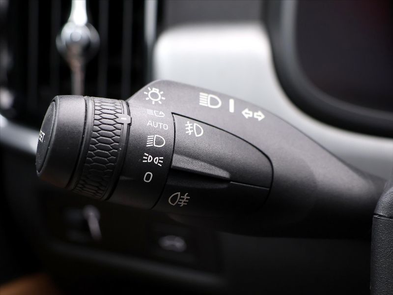 Volvo V90 2.0 D3 110kW Momentum LED - fotka 21 z 40