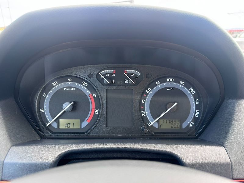 Škoda Fabia (2006) 1,4i 55 KW KILOMETRY TAŽNÉ - fotka 19 z 38