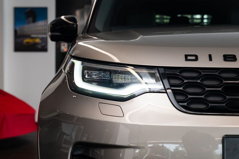 Land Rover Discovery D300 SE Approved/7 míst/ - fotka 26 z 27