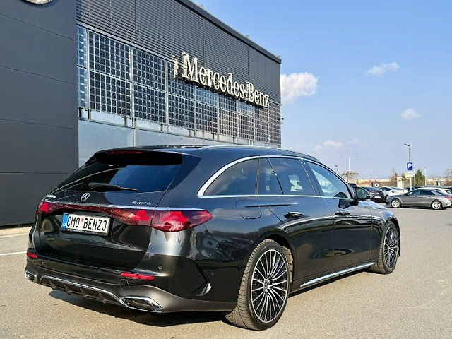 Mercedes-Benz Třídy E (2025) 300 de 4MATIC kombi s EQ - fotka 8 z 46