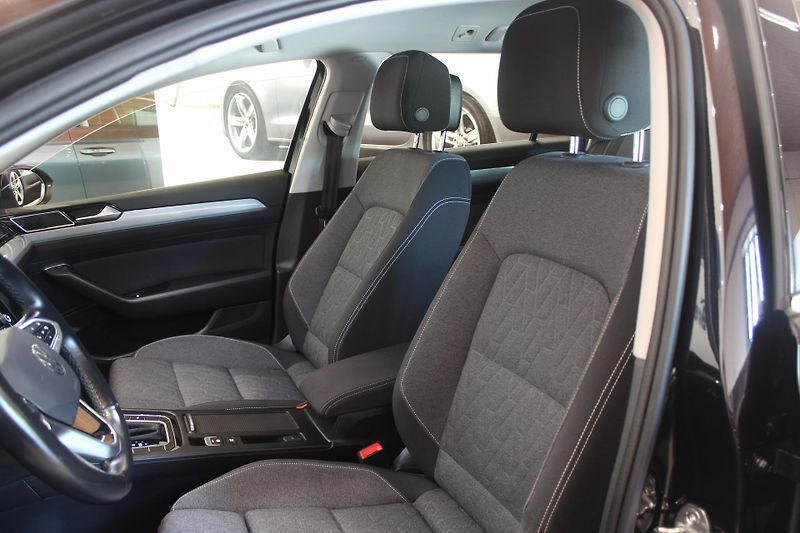 Volkswagen Passat (2023) 2.0TDI DSG Nez.Topení Model 24 - fotka 15 z 33