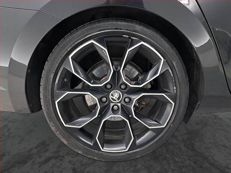 Škoda Superb (2017) Laurin&Klement 2.0 TDI, Kůže - fotka 15 z 19