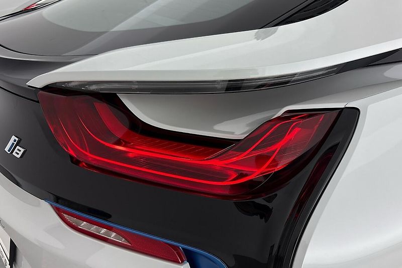 BMW i8 Coupé - fotka 25 z 34