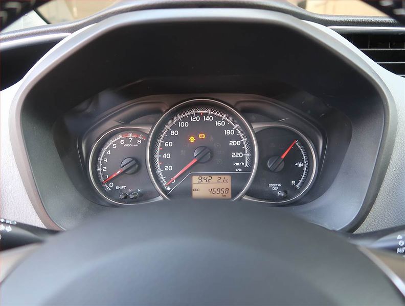 Toyota Yaris (2015) 1.33 Dual VVT-i, Serv.kniha - fotka 11 z 19