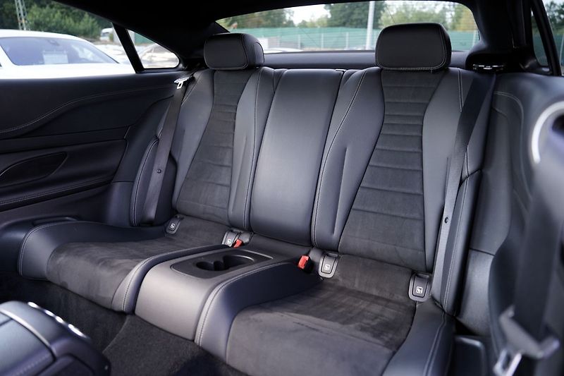Mercedes-Benz Třídy E E 220d AMG Avantgarde/195 PS - fotka 29 z 41