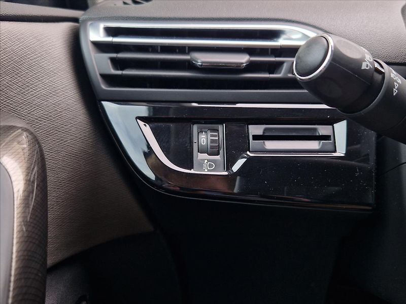 Citroën Grand C4 Picasso 2,0 HDI NAVI AC AUTO 7MÍST - fotka 34 z 35