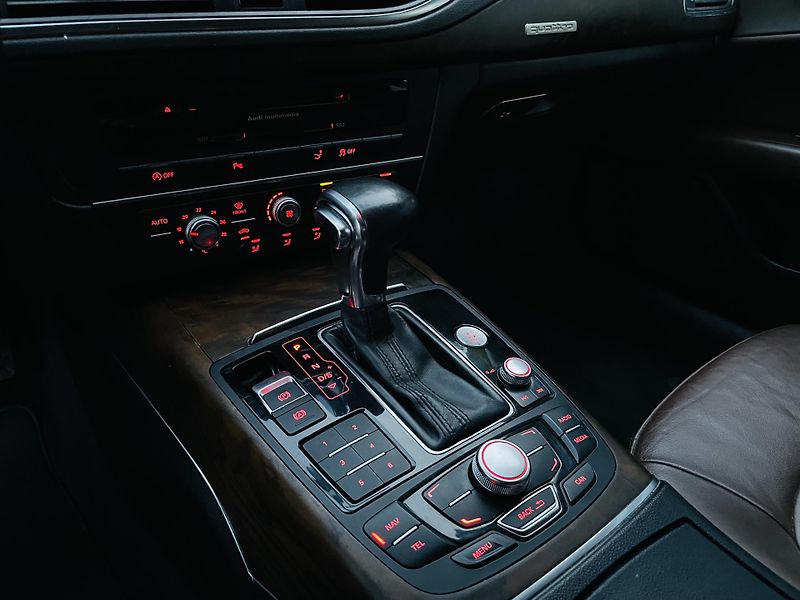 Audi A7 3.0TDI AUT 4x4 KAMERA TAŽNÉ - fotka 37 z 46