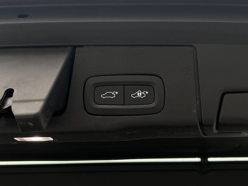 Volvo XC60 B5 AWD INSCRIPTION AUT - fotka 46 z 48
