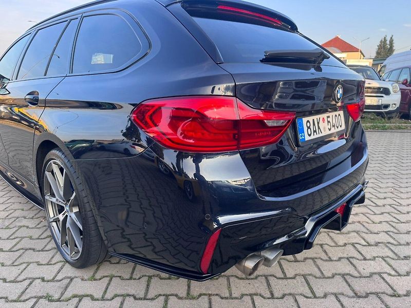 BMW Řada 5 (2018) 540i G31 3,0 250KW MPACKET 4X4 - fotka 12 z 50