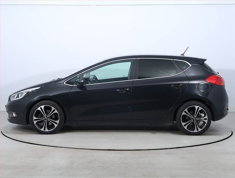 Kia Ceed (2012) 1.6 CRDi, Serv.kniha, Tempomat - fotka 3 z 19