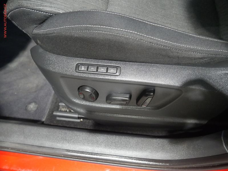 Škoda Karoq (2018) 1.5 TSi, ČR, LED, AC - fotka 12 z 24