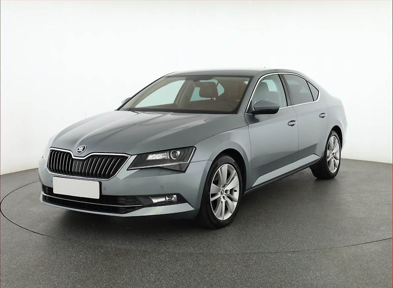 Škoda Superb (2017) Style 2.0 TDI, Automat, Kůže - fotka 2 z 19