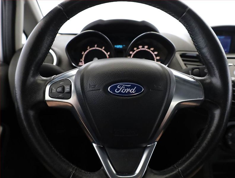 Ford Fiesta (2015) 1.0 EcoBoost, Park. senzory - fotka 8 z 15