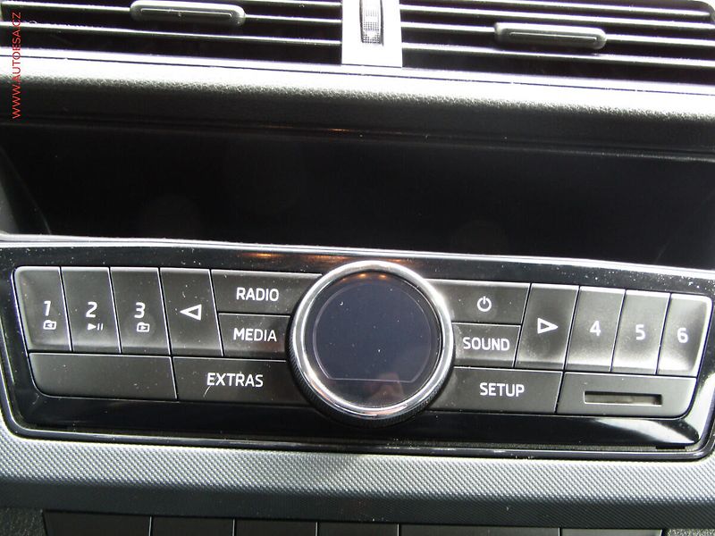 Škoda Fabia (2016) 1.2 TSi, ČR, AC, park.čidla - fotka 14 z 17