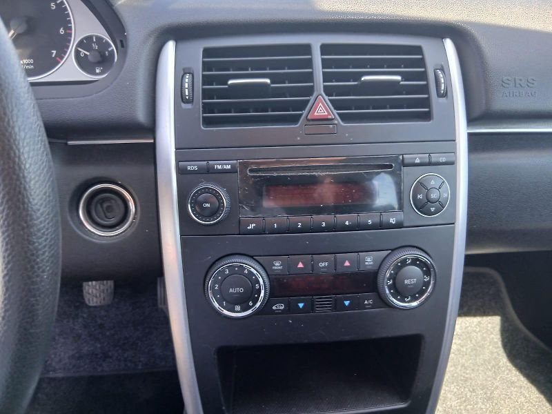 Mercedes-Benz Třídy B 170i, nová STK, celoroční pneu - fotka 23 z 36