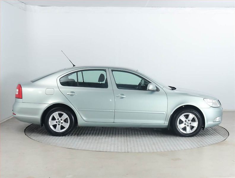 Škoda Octavia (2009) Ambiente 1.4 TSI, nová STK - fotka 6 z 15