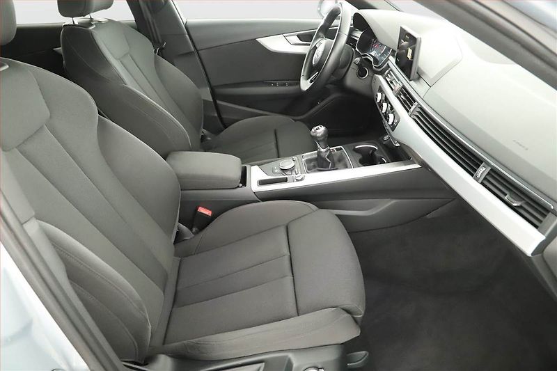 Audi A4 (2017) 2.0 TDI, Navi, Xenony - fotka 7 z 16