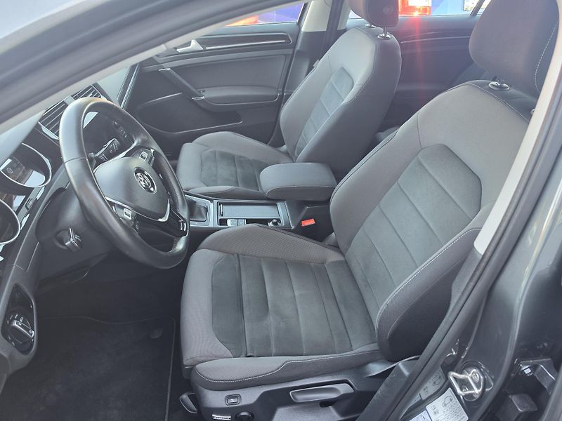 Volkswagen Golf 1.5 TSI 96kw Led  Kuže Navi - fotka 14 z 17