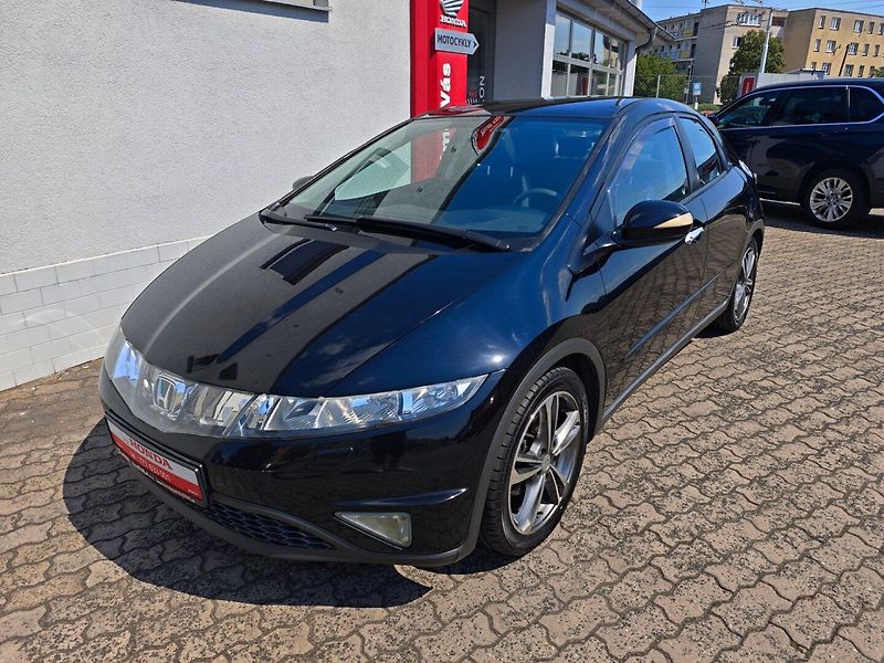Honda Civic (2007) 1.8 i-VTEC Executive Panorama - fotka 3 z 41