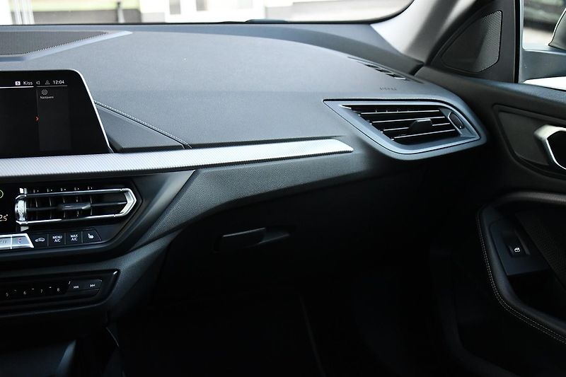 BMW Řada 2 218d TAŽNÉ HUD ČR 1M - fotka 8 z 41