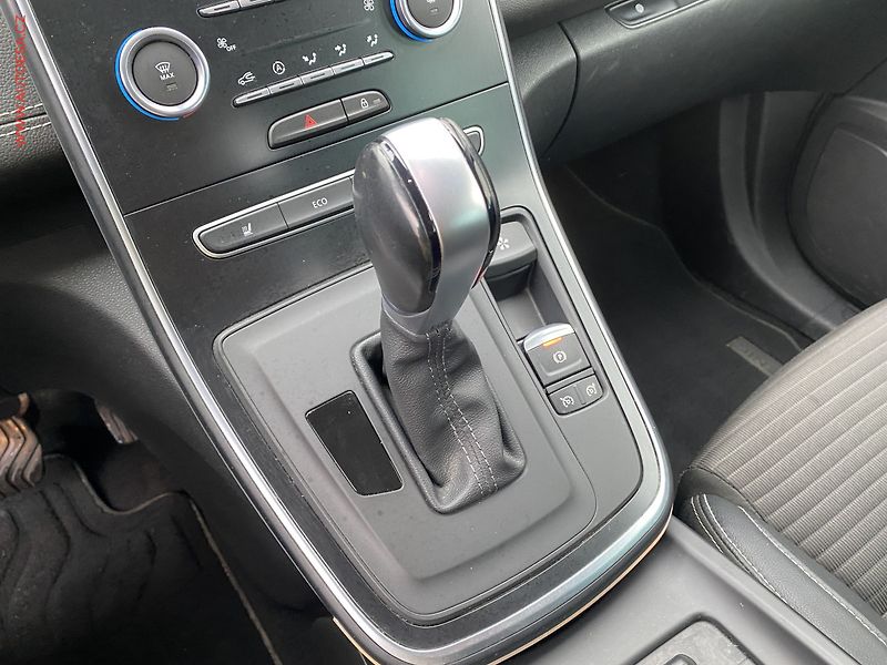 Renault Grand Scénic (2019) 1.3 TCe, ČR, Intense, AT - fotka 15 z 18