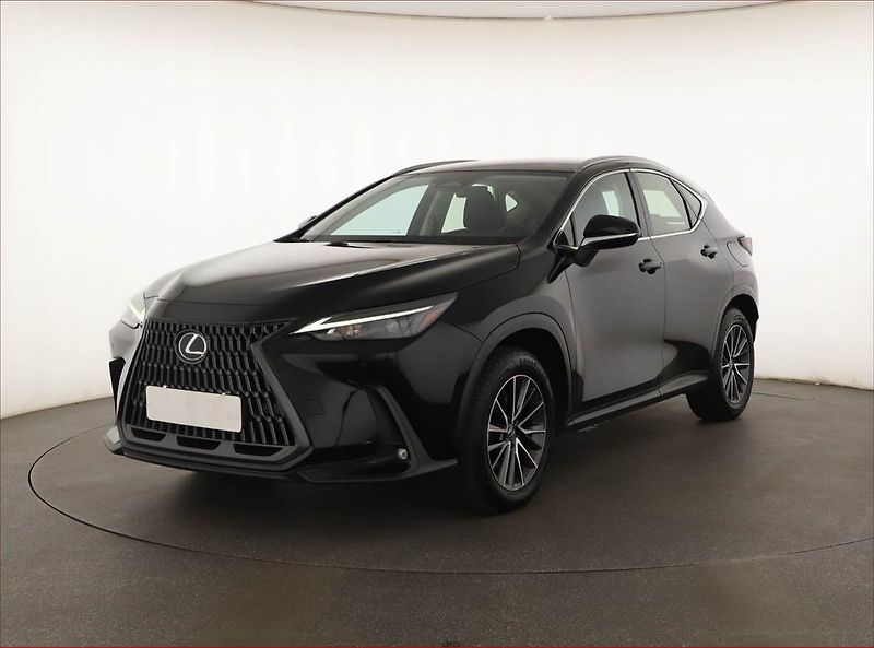 Lexus NX 200t (2023) 350h - fotka 2 z 18
