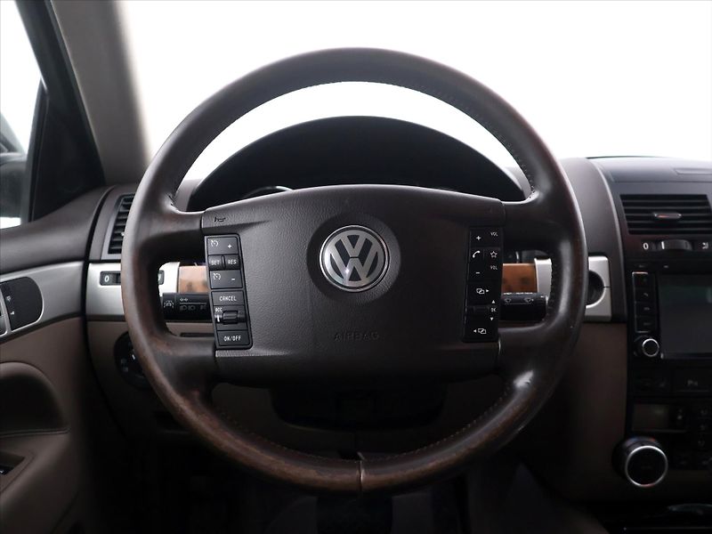 Volkswagen Touareg 3,0 TDI V6 176kW Tiptronic CZ - fotka 21 z 39