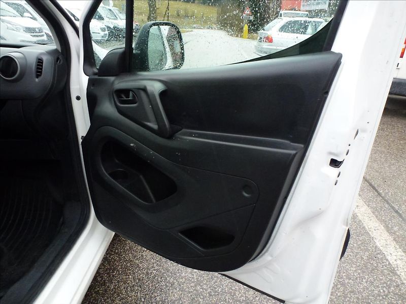 Citroën Berlingo 1,6 HDI 3míst Tažné,Klima,Temp - fotka 21 z 49