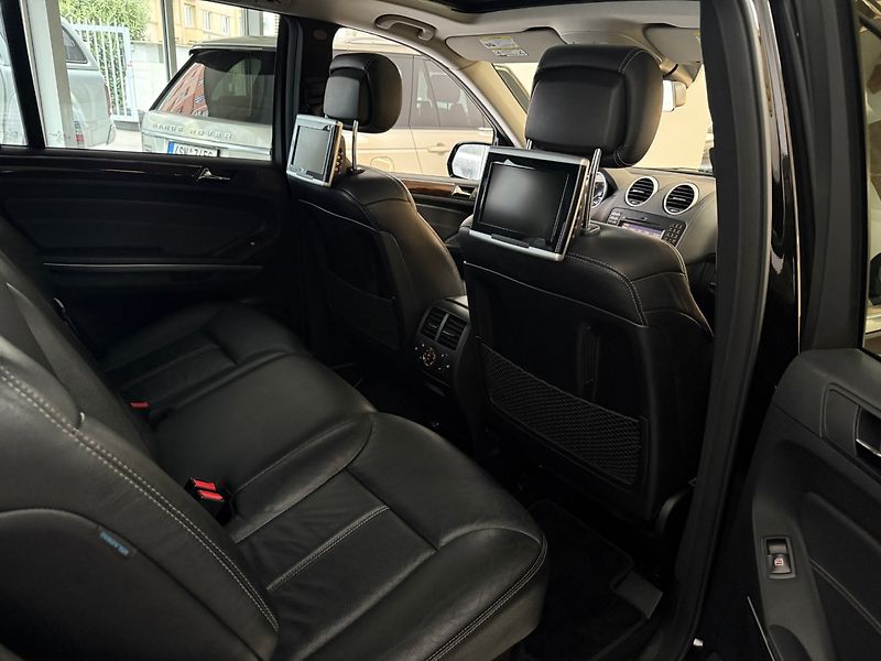 Mercedes-Benz GL (2009) 550 4MATIC - fotka 11 z 34