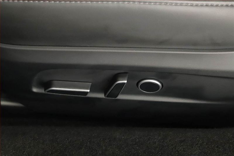 Tesla Model 3 (2024) Standard Range LFP, SoH 96% - fotka 21 z 26