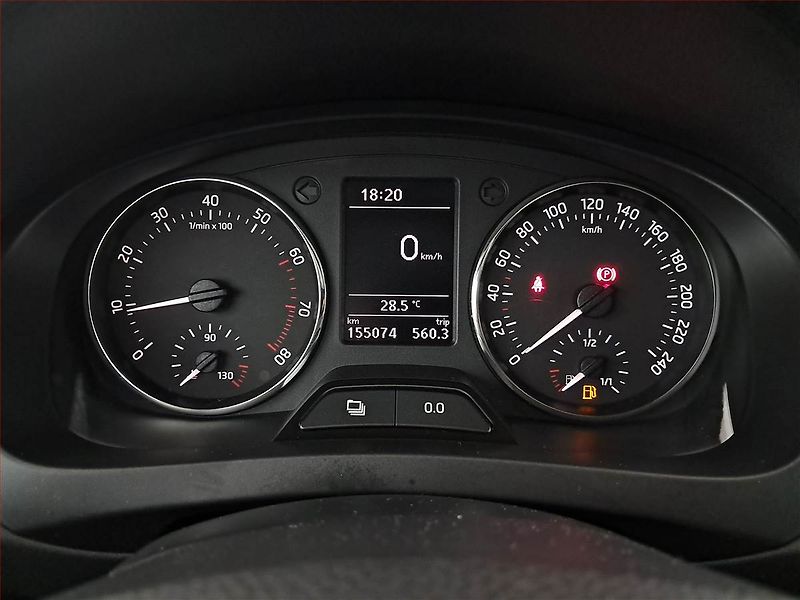 Škoda Rapid (2014) Spaceback 1.2 TSI, Xenony - fotka 11 z 18