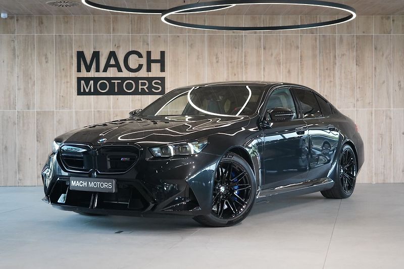 BMW M5 B&W, Ventilace, Panorama, HUD - fotografie inzerátu