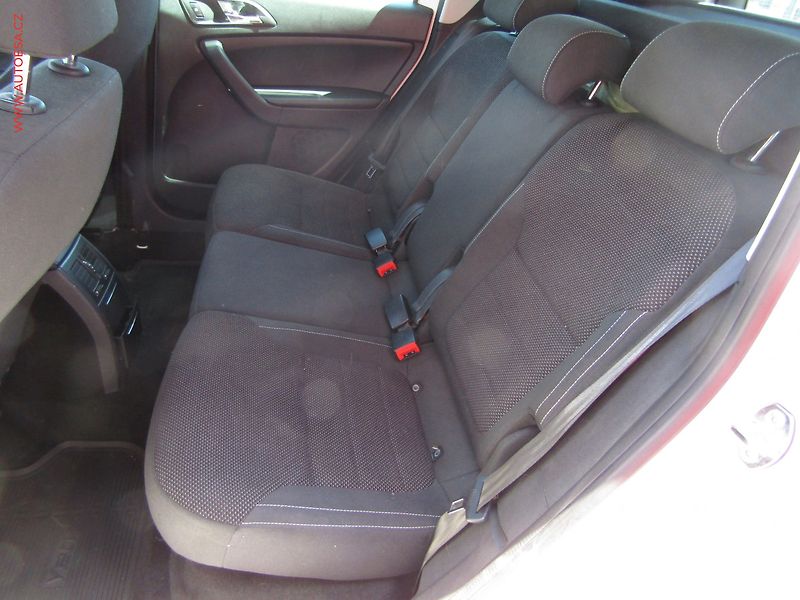 Škoda Yeti (2012) 2.0TDi 4x4, Navi, AC - fotka 10 z 19