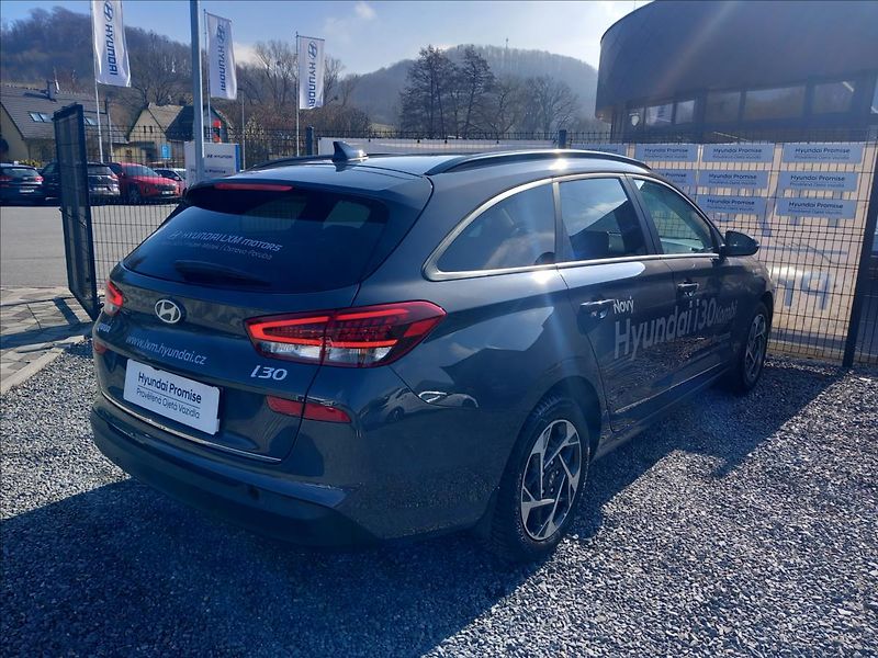 Hyundai i30 1,0 T-GDI SMART DCT - fotka 8 z 19