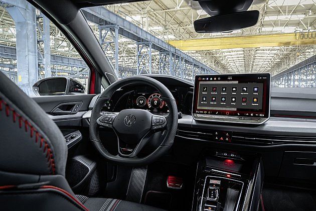 Interiér je téměř shodný s běžným GTI., zdroj: Se svolením VW